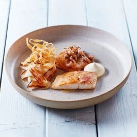 Bar, panais et sauce Hollandaise