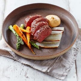 Bavette met geroosterde Chinese kool en paprikasaus