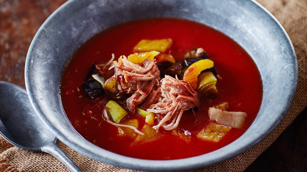 Soupe aux tomates BBQ aux légumes grillés et porc effiloché – - Recette