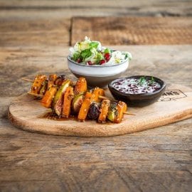 Vegetarische  Skewer met een yoghurtdip en een friszure venkelsalade