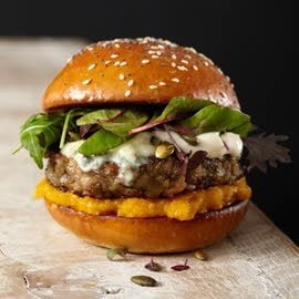 Vegetarische burger met Roquefort en pompoenmayonaise