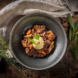 Civet van hert met espuma van aardappel