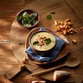 Bospaddenstoelensoep met spek en ui