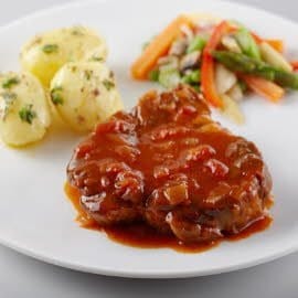 Gebraiseerde kotelet met groentesalsa en saffraanaardappelen