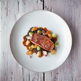 Entrecôte rôtie, lentilles noires, haricots et choux de Bruxelles