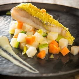 Filet de tacaud pané avec sauce Hollandaise