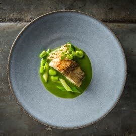 Gebakken kabeljauwhaasje met chlorofyl van peterselie