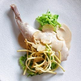 Cuisse de lapin confite, chou vert, Spaetzle et châtaignes