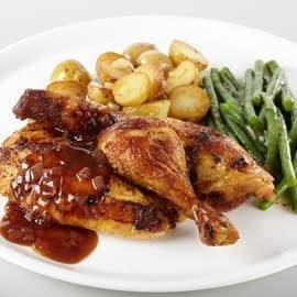 Coquelet mariné, sauce aux échalotes, haricots verts et grenailles