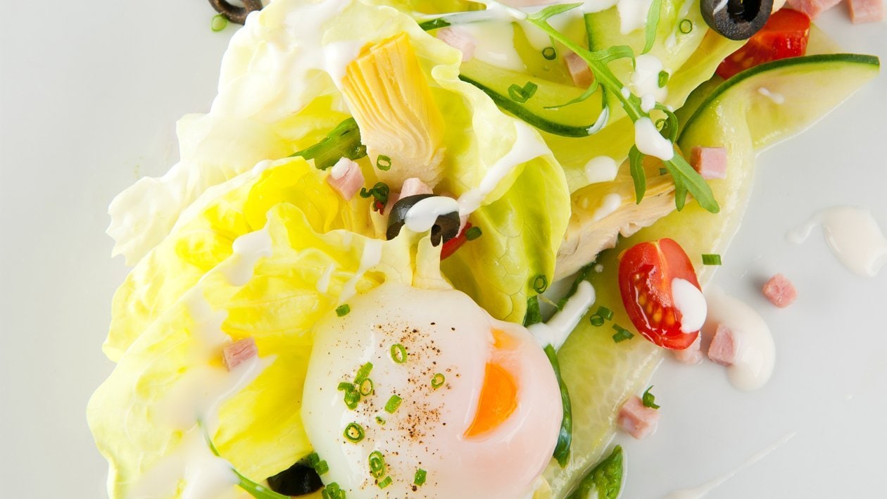 Salade pommée farcie avec dressing au yaourt – - Recette