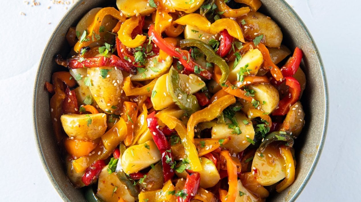 Pittige aardappelsalade met geroosterde paprika – Recept 