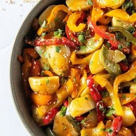 Grenailles à la vinaigrette épicée et au poivron rôti