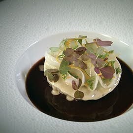 Grote ravioli van ossenstaart en kruiden