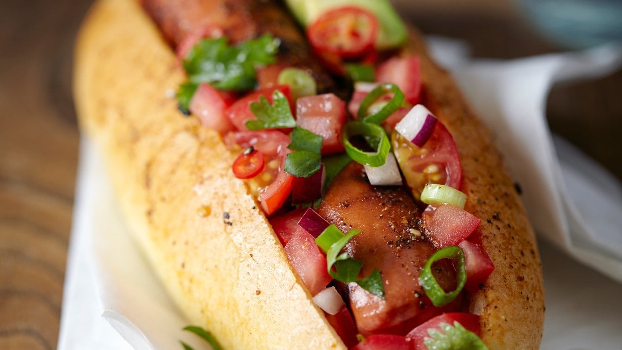 Hotdog met avocado en tomatensalsa – - Recept 