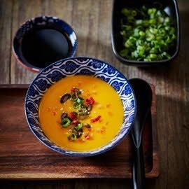 Japonnaise soupe au potiron avec sauce soja & beurre