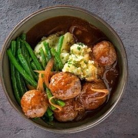 Agneau, écrasé de pommes de terre, haricots, jus d’échalote