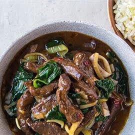 Thaïse Gesmoorde rundsreepjes met spinazie en prei