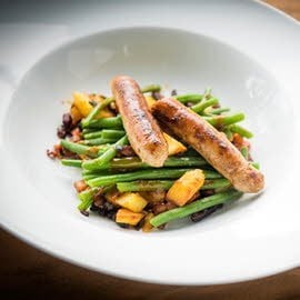 Salade liégeoise aux chipolatas, au lard et aux haricots verts