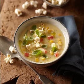 Soupe de maïs à l’Américaine au surimi et pop-corn