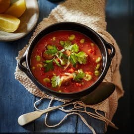Soupe aux tomates avec boulettes d´agneau, paprika & citron salé