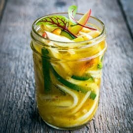 Conserve de céleri-rave, pomme et noix de cajou