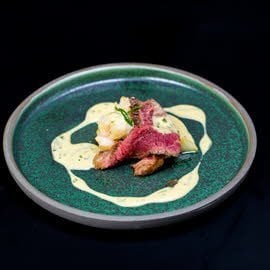 Picanha, gamba, asperge, béarnaise de crustacés et câpres séchés