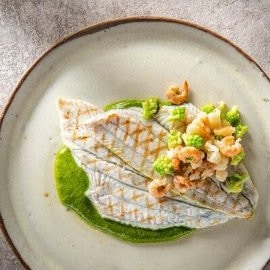 Pladijs met garnaal, romanesco en bloemkool en een jus van waterkers