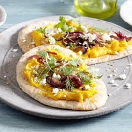 Pain plat avec houmous et za’atar