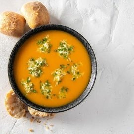 Pompoensoep met gember, koriander en basmati