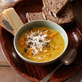 Soupe de potiron au gruyère et graines de potiron
