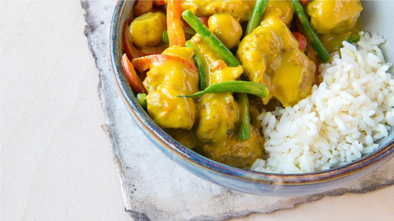 Chinese Kip met curry-kokos, groenten en rijst - Recept