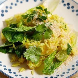 Salade de riz au curry et la noix de coco