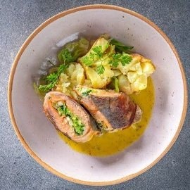 Rouleau de truite, guanciale, chou vert, pommes de terre, sauce
