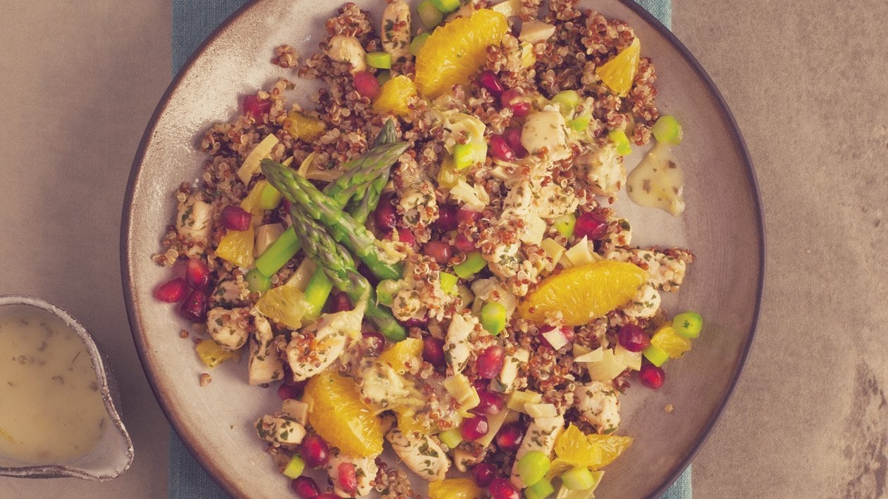 Salade van quinoa, kip en asperge met artisjok en granaatappel – - Recept 