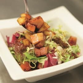 Gemengd slaatje met appel en Tiens spek