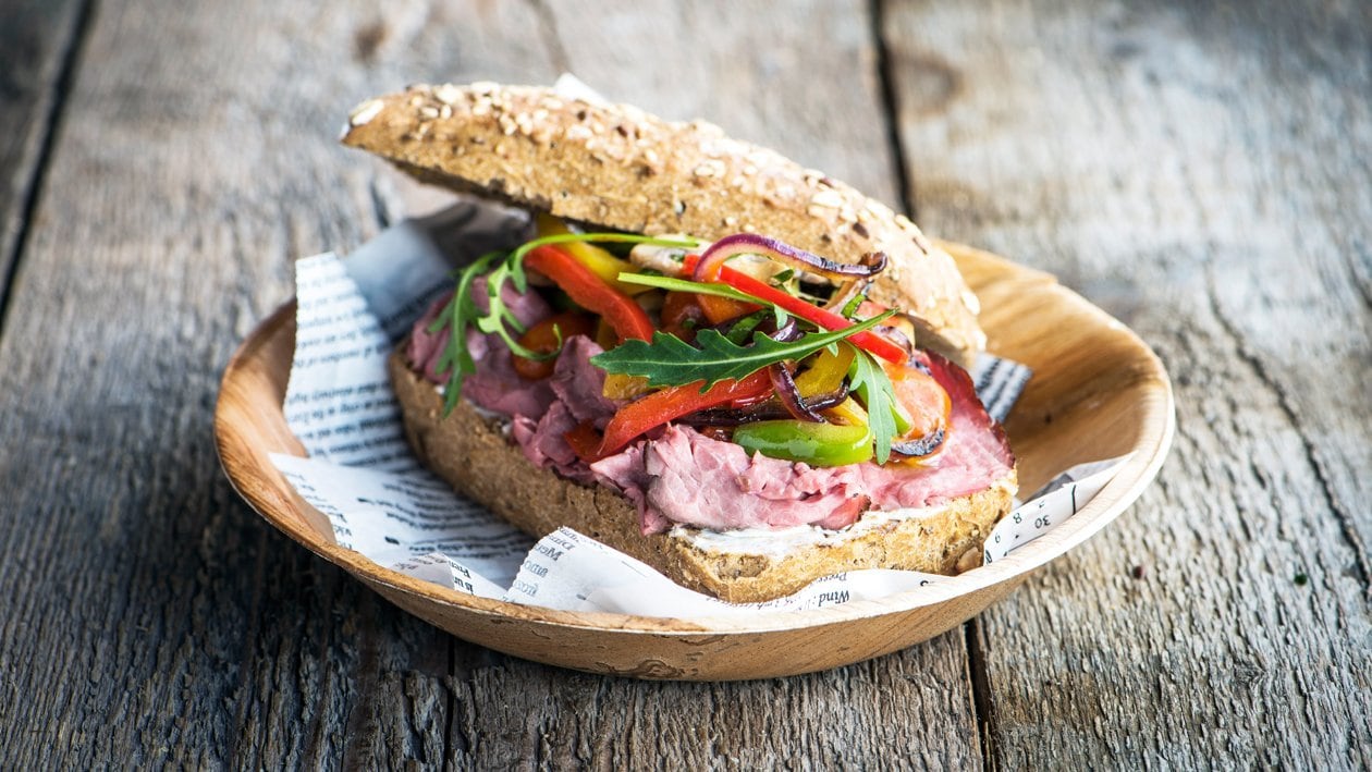 Pittige roast beef sandwich met gegrilde groenten – - Recept 