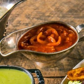 Sauce tomate au lard et à l’oignon