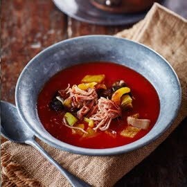 BBQ tomatensoep met geroosterde groenten en pulled pork