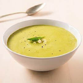 Spinaziesoep met kikkererwten en geitenkaas