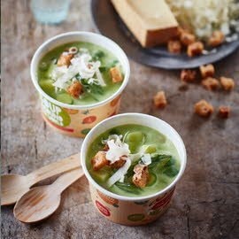 Soupe d’asperges vertes aux pommes de terre ratte et au parmesan