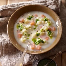 Soupe de Chou-Fleur avec roquette et saumon fumé