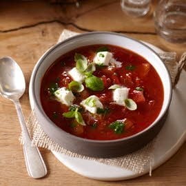 Tomatensoep uit Toscane met mozzarella en basilicum