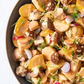 Spicy aardappel meatball salade