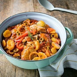 Sudderpotje van kip en aardappelpartjes