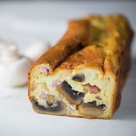 Terrine de champignons de Paris, de lard fumé et de roquefort
