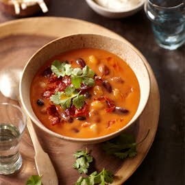 Soupe de tomates à la Mexicaine aux haricots et chili