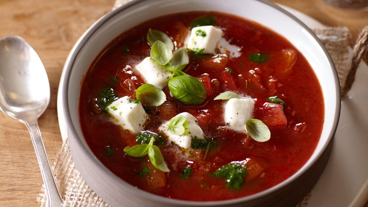 Soupe de tomates Toscaneà la mozzarella et au basilic – - Recette