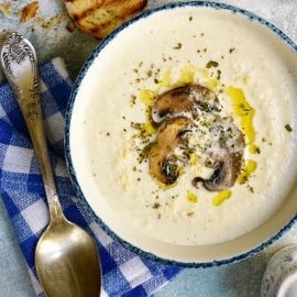 Soupe de légumes oubliés avec champignons et ail