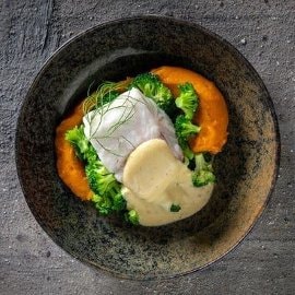 Vlaswijting met broccoli, pompoen en een sabayon van peper