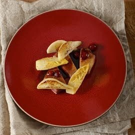 Canard sauvage aux chicons, poires et canneberges